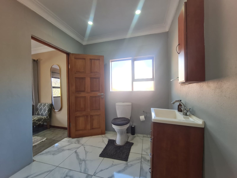 To Let 5 Bedroom Property for Rent in Eagles Landing North West